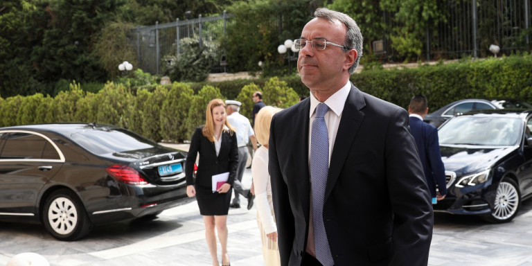 Χρ. Σταϊκούρας: Επισκέφθηκε τους τραυματίες υπαλλήλους της ΔΟΥ Κοζάνης