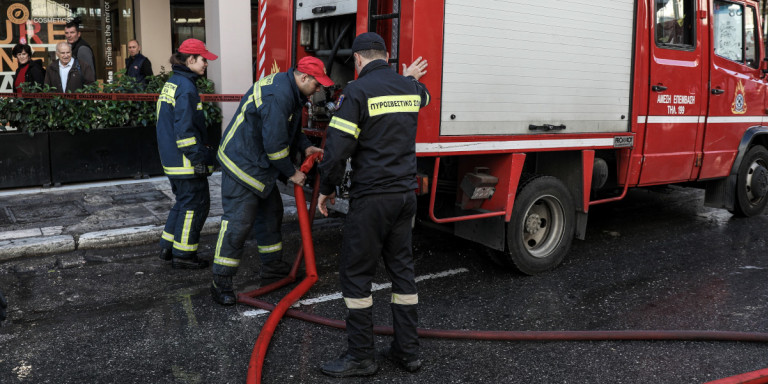 Βόλος: Φωτιά από μολότοφ στο κτίριο της Περιφερειακής Ενότητας -Κάηκε το αρχείο, κλειστά τα γραφεία