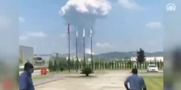 Τουρκία: Ισχυρή έκρηξη σε εργοστάσιο – Στο κτίριο βρίσκονται 150-200 άτομα
