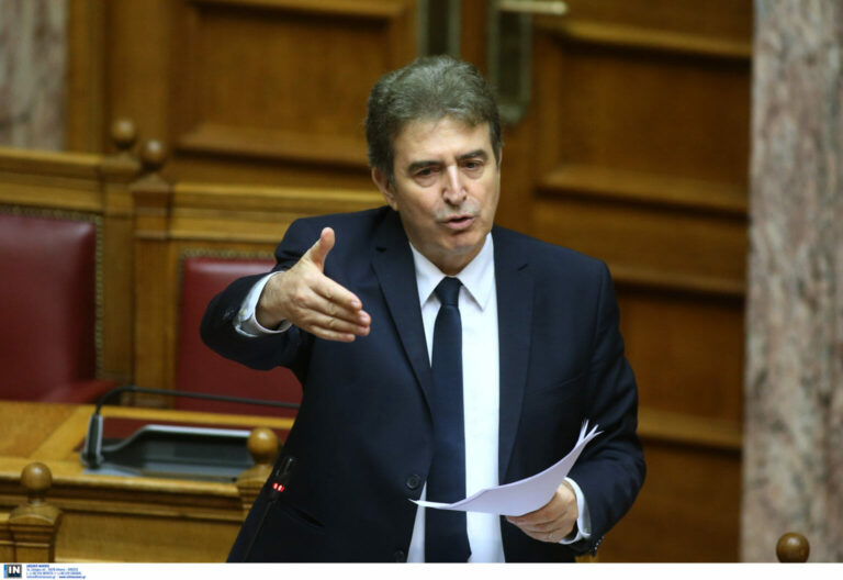 Χρυσοχοΐδης: Ο νόμος για τις συναθροίσεις θα εφαρμοστεί