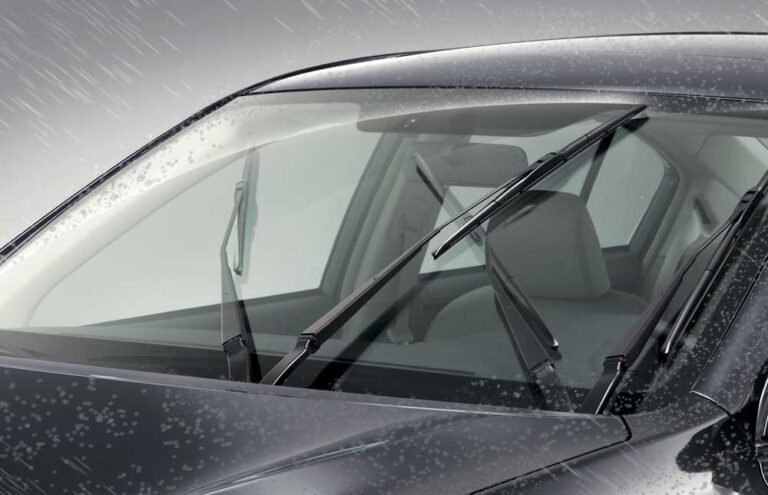 Ηράκλειο: Χειροπέδες σε πλανόδιους που πουλούσαν υαλοκαθαριστήρες