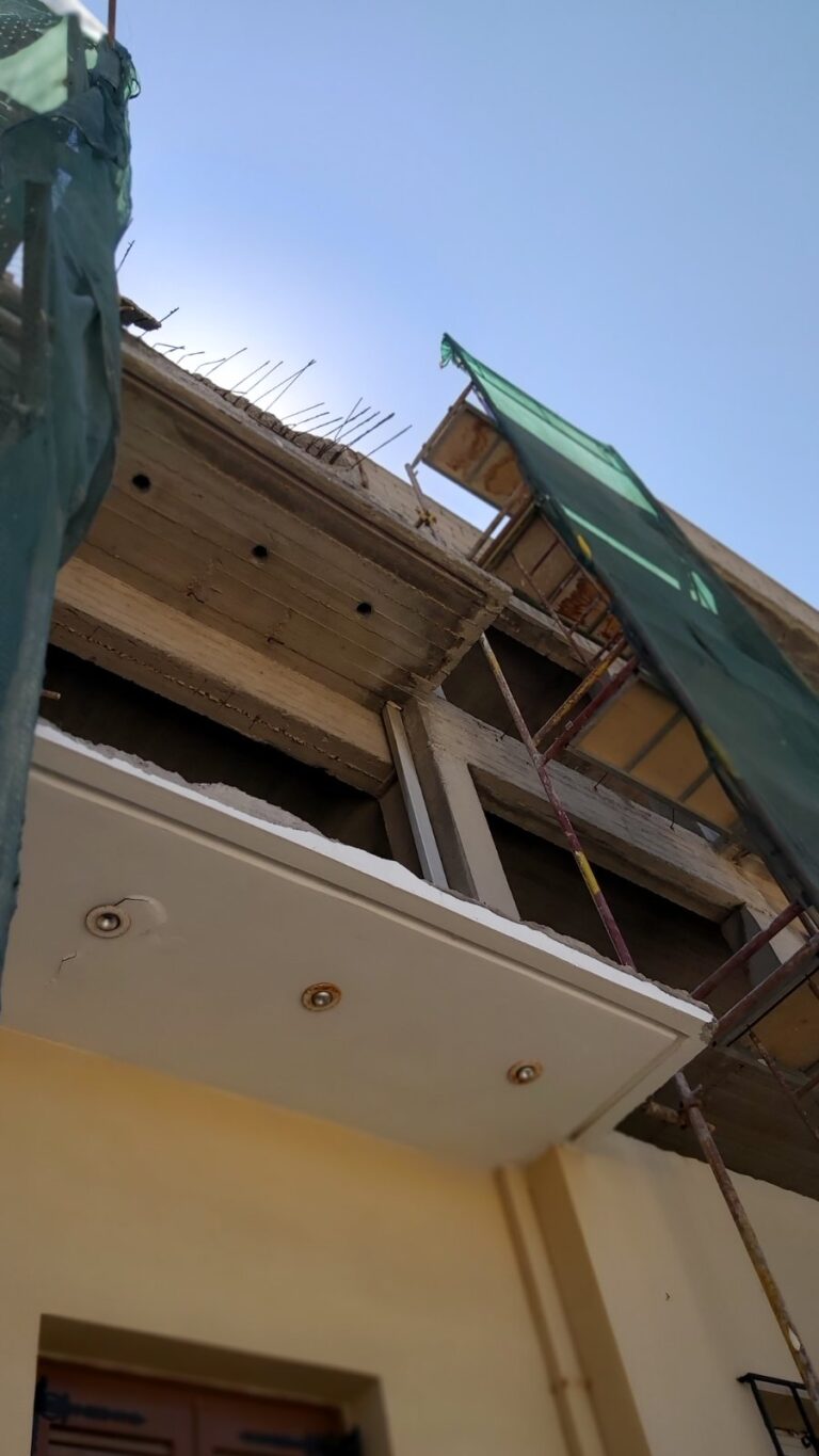 Διασωληνωμένος οικοδόμος μετά από εργατικό ατύχημα