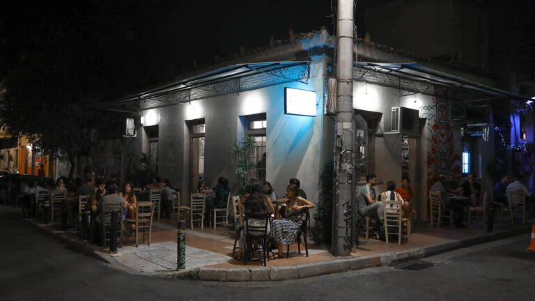 Ποιο ωράριο ισχύει και από πότε για εστιατόρια, καφέ και μπαρ