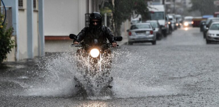 «Θάλεια»: Καταιγίδες έπνιξαν τη Βόρεια Ελλάδα – Πλημμύρες κι απεγκλωβισμοί