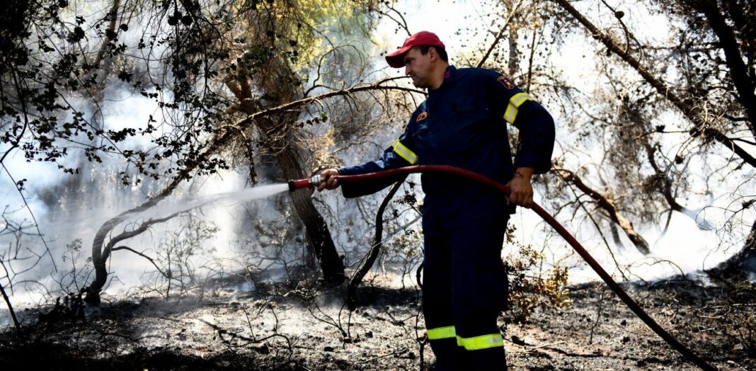 Ικαρία: Μεγάλη πυρκαγιά σε δασική έκταση – Εκκενώθηκαν τέσσερις οικισμοί