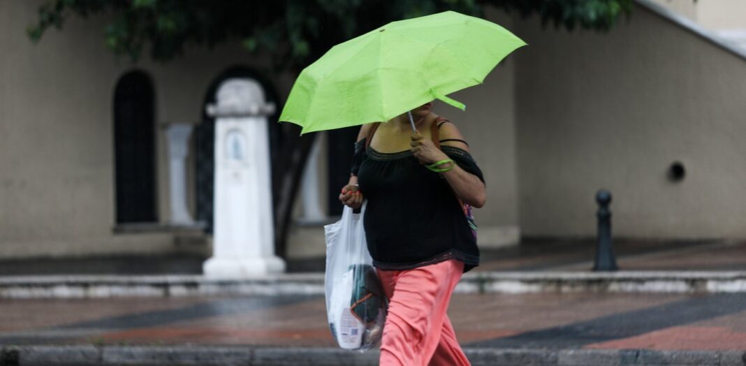 Καιρός: Τοπικές καταιγίδες από το μεσημέρι και μετά – Πού θα χτυπήσουν τα φαινόμενα