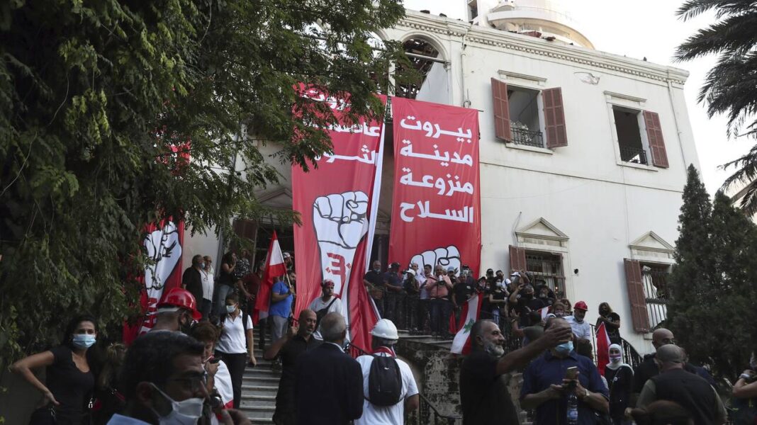 Έκρηξη στον Λίβανο: Έφοδος των διαδηλωτών στο υπουργείο Εξωτερικών