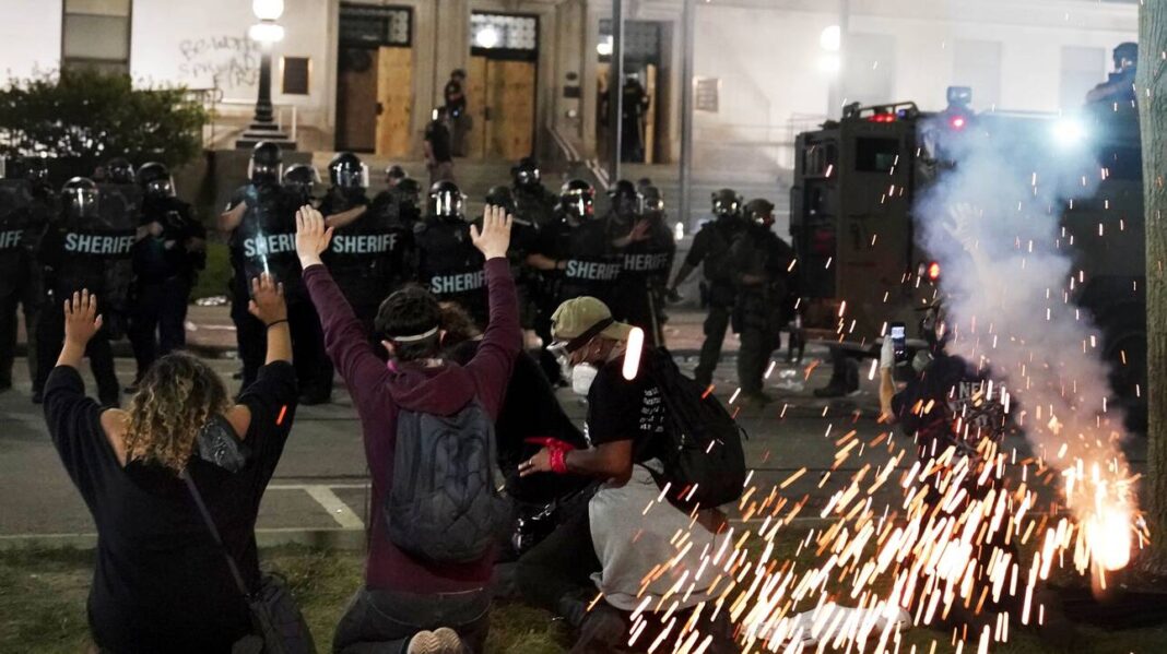 ΗΠΑ: Ξεχειλίζει η οργή μετά το νέο περιστατικό αστυνομικής βίας στο Ουισκόνσιν