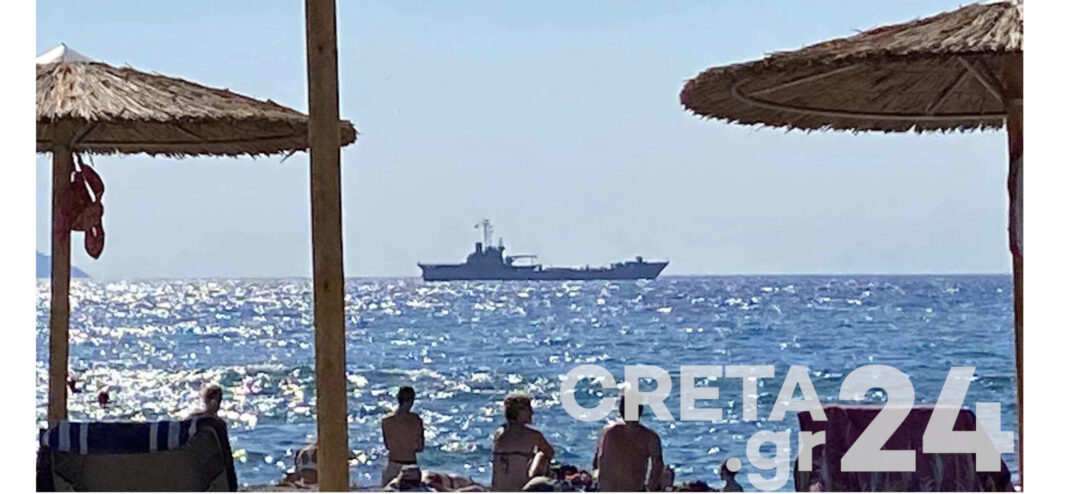 Κρήτη: Δύο πολεμικά πλοία…έβγαλαν τους λουόμενους από τη θάλασσα (εικόνες)