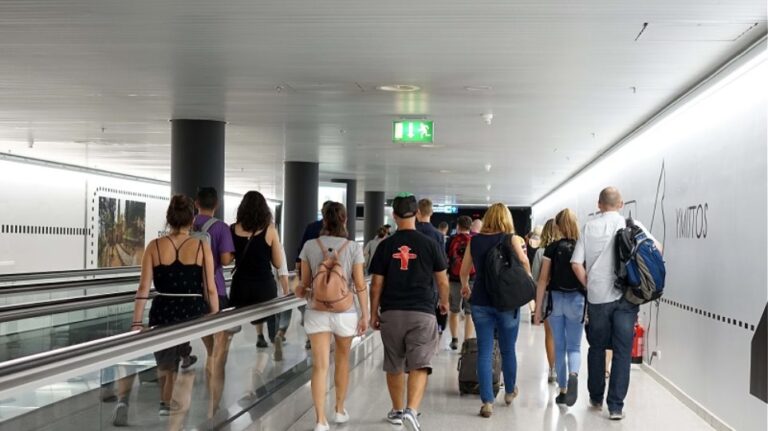 Κομισιόν: Σαφής και έγκαιρη ενημέρωση του κοινού σχετικά με περιορισμούς λόγω κορωνοϊού