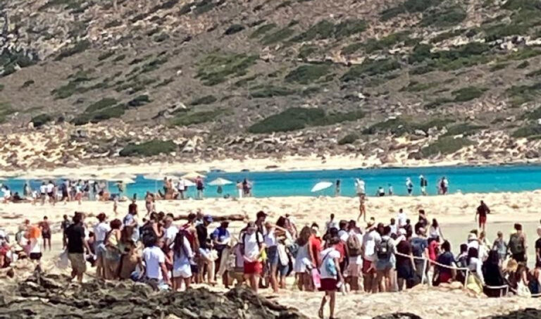 Κρήτη: Συνωστισμός στο πλοίο για την διάσημη παραλία! (βίντεο)