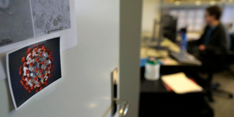 Καθηγητής επιδημιολογίας για κορωνοϊό: Ολα τα μέτρα στο τραπέζι εκτός από το οριζόντιο lockdown