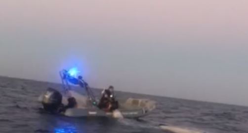 Ηράκλειο: Βίντεο από την επιχείρηση διάσωσης του 31χρονου  – Προσπάθησε να πάει στην Ντία με κανό!