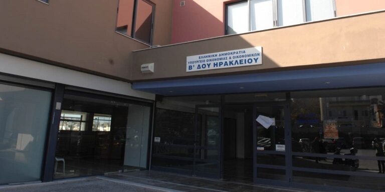 Ηράκλειο: Κινητοποίηση στον ΟΑΕΔ και την Εφορία από τους ξενοδοχοϋπαλλήλους