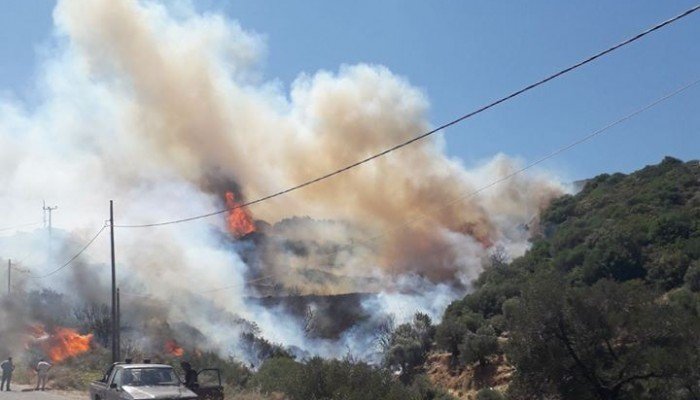 Κρήτη: Υπό μερικό έλεγχο η φωτιά στο Δήμο Καντάνου – Σελίνου (εικόνες + βίντεο)