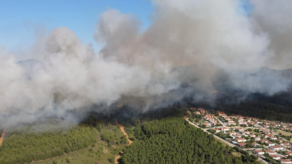 Κύπρος: Μεγάλη φωτιά στο Πραστειό Αυδήμου – Εκκενώνεται το χωριό