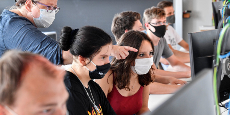 Ισπανία: Σήμερα οι αποφάσεις για τα άνοιγμα των σχολείων – Συστήνεται η χρήση μάσκας για παιδιά άνω των 6 ετών
