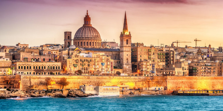 «Ράπισμα» της Κομισιόν στη Μάλτα για το «μπλόκο» στους ανεμβολίαστους