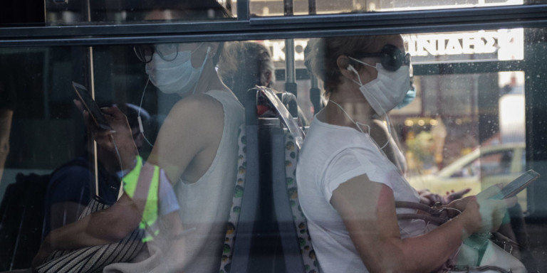 35 παραβάσεις για μη χρήση μάσκας σε ΜΜΜ το πρωί της Δευτέρας – Οι πέντε ήταν οδηγοί ταξί