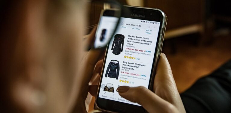 Marks and Spencer: Απολύει 7.000 υπαλλήλους λόγω κορωνοϊού