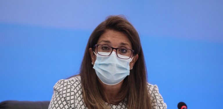 Κορωνοϊός – Παπαευαγγέλου: Πάνω από 25.000 τα ενεργά κρούσματα- Θα συνεχιστεί η πίεση στο ΕΣΥ