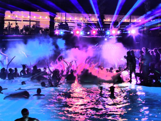 Κρήτη: Διοργάνωσαν pool party και το πλήρωσαν ακριβά – Νέα «καμπάνα» για μη τήρηση των μέτρων
