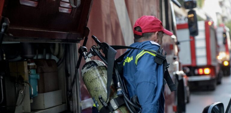 Φωτιά σε εργοστάσιο με ανακυκλώσιμα πλαστικά στην Μεταμόρφωση – Εκλεισε η Εθνική Οδός