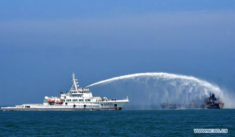 Αγνοούνται 14 ναυτικοί έπειτα από σύγκρουση πλοίων