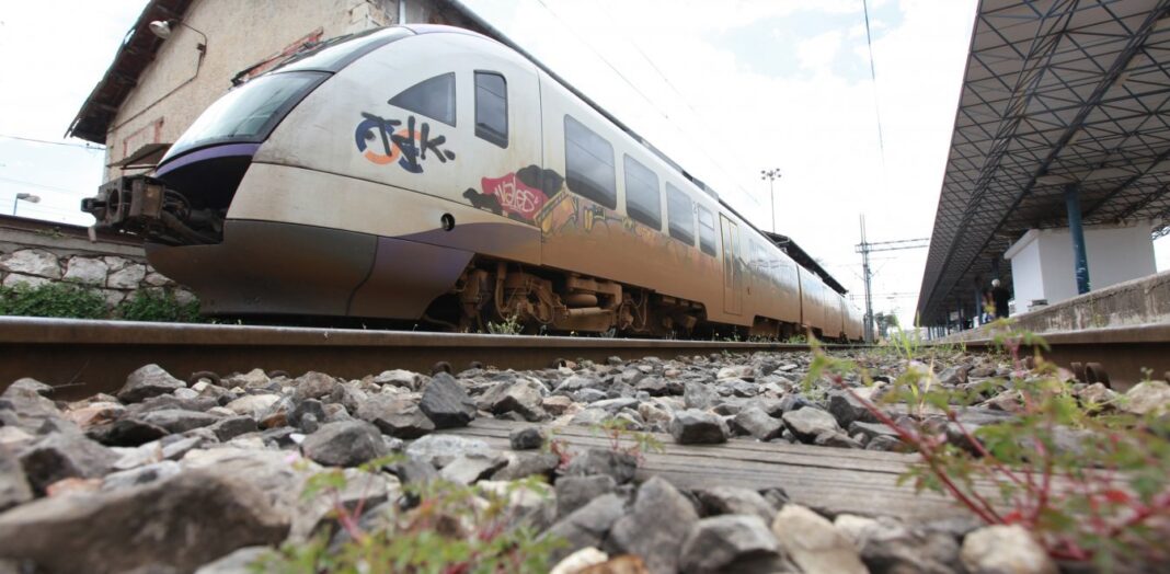 Eκτροχιασμός αμαξοστοιχίας Προαστιακού πριν από το Ξυλόκαστρο –  Δεν υπάρχουν τραυματίες