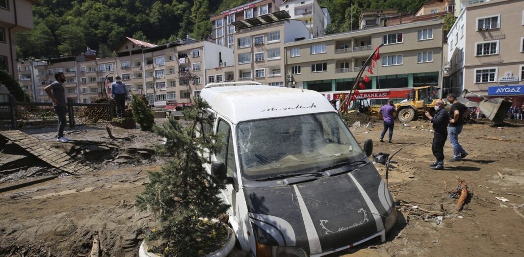 Φονικές πλημμύρες στην Τουρκία: Πέντε νεκροί και 12 αγνοούμενοι