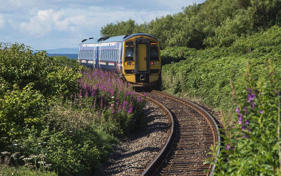 Εκτροχιάστηκε τρένο στη Σκωτία – Φόβοι για τραυματίες