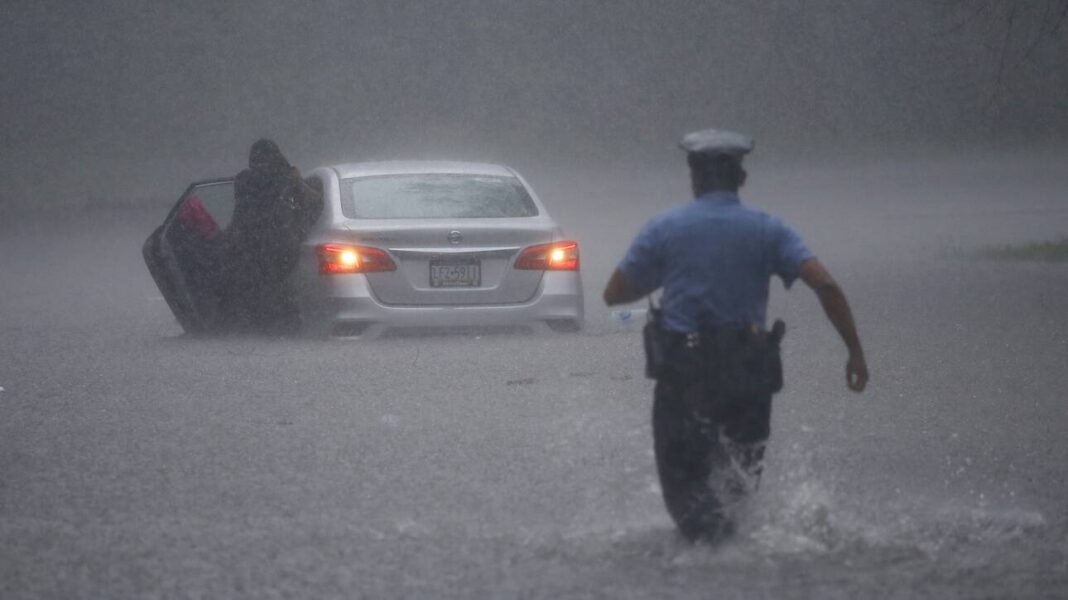 «Σαρώνει» τις ΗΠΑ η τροπική καταιγίδα Ησαΐας: Έναν νεκρός και εκτεταμένες καταστροφές