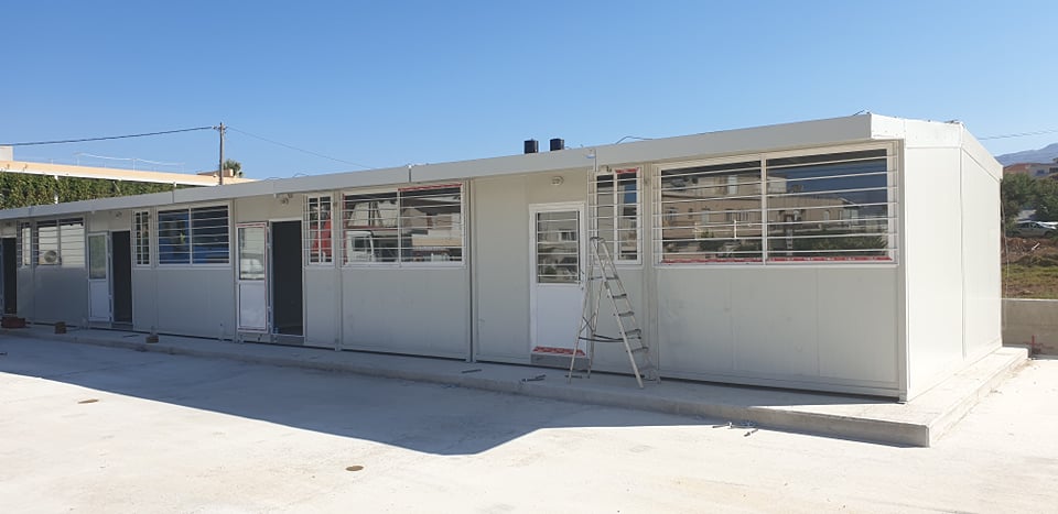 Κρήτη: Ξεκίνησε η τοποθέτηση των προκάτ αιθουσών στην Κίσσαμο