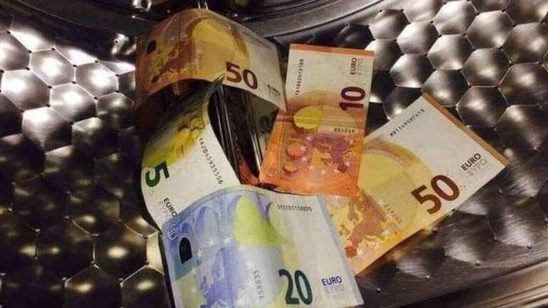 Οι δικηγόροι θα αναφέρουν πελάτες τους που ξεπλένουν χρήμα
