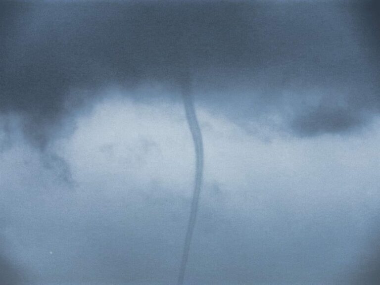 Εντυπωσιακός υδροστρόβιλος στην Κρήτη (εικόνες)