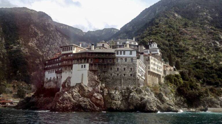 Κορωνοϊός: Νέα μέτρα για την αποφυγή διάδοσης του ιού στο Άγιο Όρος