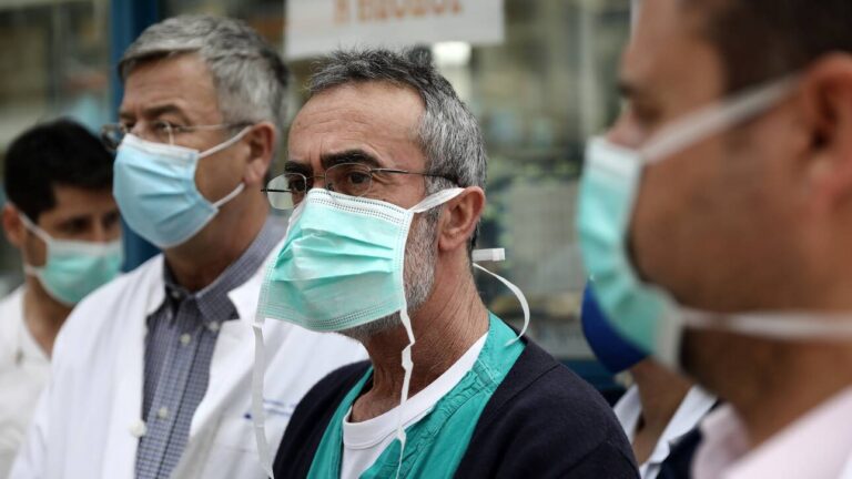 Πανελλαδική απεργία των νοσοκομειακών γιατρών και συγκέντρωση στο υπουργείο Υγείας