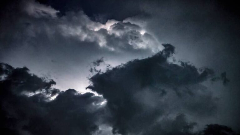 Έκτακτο δελτίο επιδείνωσης καιρού: Ισχυρές βροχές και καταιγίδες – Πού αναμένεται χαλάζι