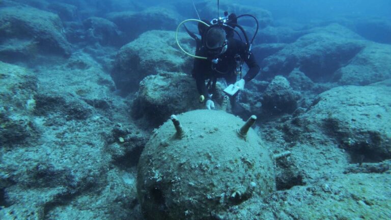 Καρέ – καρέ η εξουδετέρωση γερμανικής νάρκης μέσα στη θάλασσα