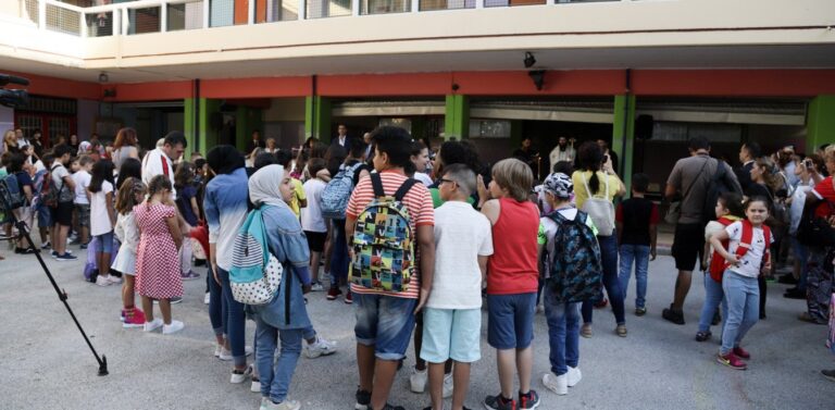 Θρησκευτικά: Προθεσμία για να δηλώσουν οι γονείς απαλλαγή από το μάθημα για τα παιδιά τους