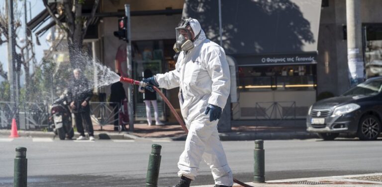 Καθηγητής Βατόπουλος: Είναι στο χέρι μας να αποφύγουμε το lockdown