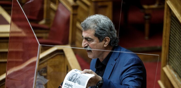 Δεν αίρεται η ασυλία Πολάκη: Έκλεισε την ομιλία του με τραγούδι του Καζαντζίδη