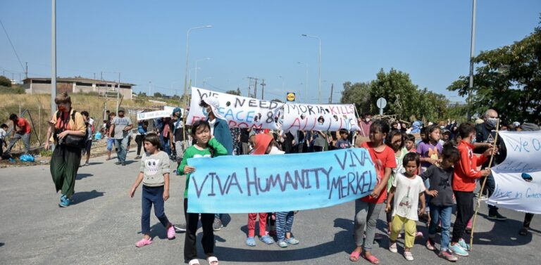 Μόρια: 1.200 πρόσφυγες στη δομή του Καρά Τεπέ – Οι 35 θετικοί στον κορωνοϊό