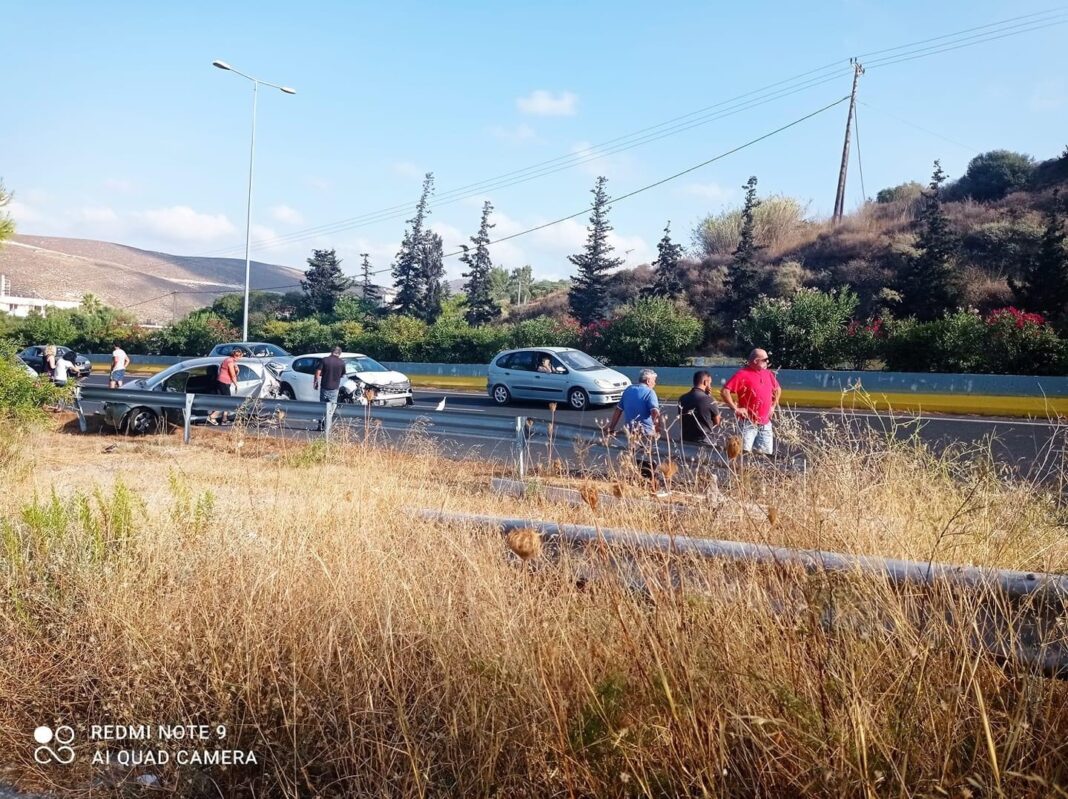 Ηράκλειο: Δύο τροχαία με διαφορά λίγων λεπτών – Στο νοσοκομείο ένα άτομο