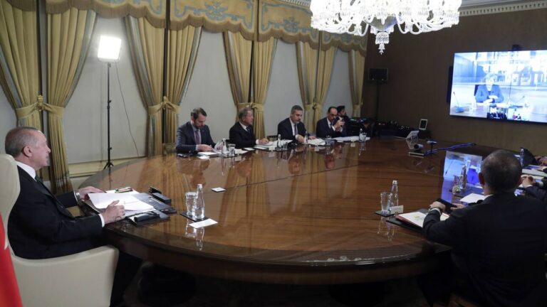 Διερευνητικές επαφές με «παζάρι» Ερντογάν – Μέρκελ