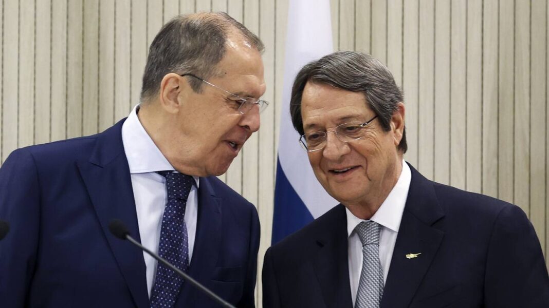 Συνάντηση Λαβρόφ – Αναστασιάδη: Η Ρωσία είναι έτοιμη να συμβάλει σε διάλογο