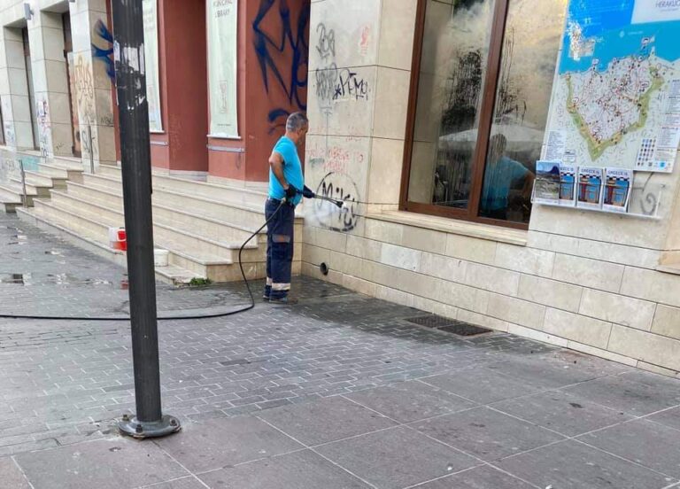 Ηράκλειο: Καθαρίζουν τις «καλλιτεχνικές ανησυχίες» από τη Βικελαία (εικόνες)