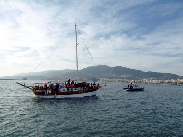 Ακυβέρνητο σκάφος με 50 πρόσφυγες – O «Ιανός» δεν επιτρέπει σε σωστικά σκάφη να προσεγγίσουν