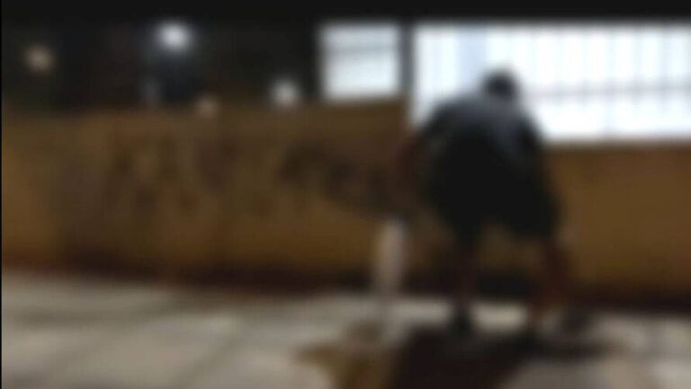 Μέλη του Ρουβίκωνα έγραψαν συνθήματα στο κέντρο επιχειρήσεων της Πολιτικής Προστασίας