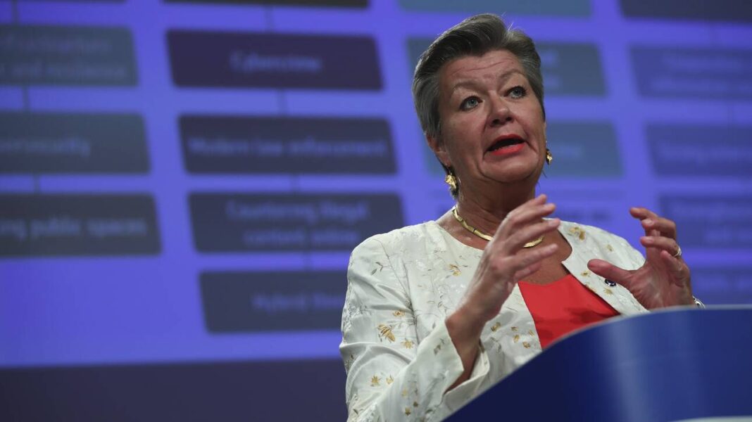 Προσφυγικό: Πρόταση Γιόχανσον για «υποχρεωτική αλληλεγγύη» στις χώρες της ΕΕ